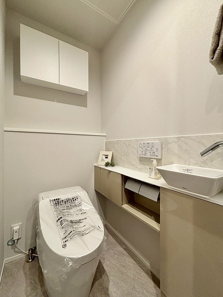 サンビューハイツ四番町_リノベーション済みのトイレの写真