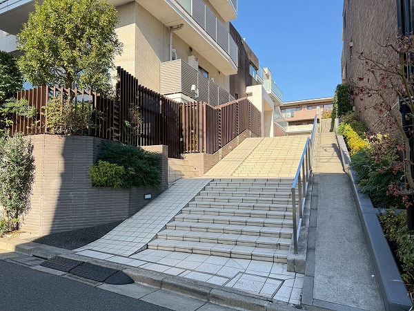 オープンレジデンシア目黒八雲　アプローチ