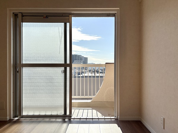 矢口マイコーポ_リビングの窓の写真