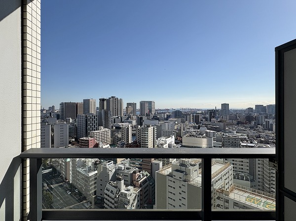 品川Vタワー_リビング横のバルコニー眺望の写真