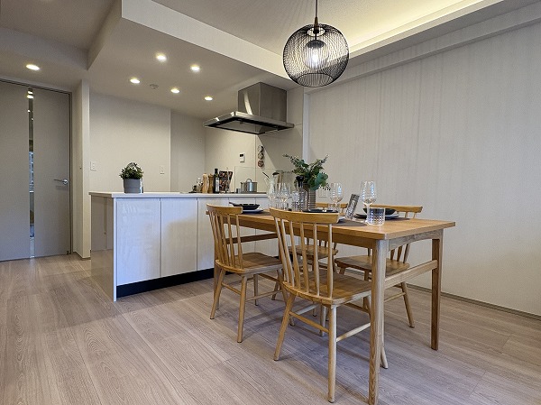 天王洲デュープレックス_ゆとりあるリビングダイニングキッチンの写真