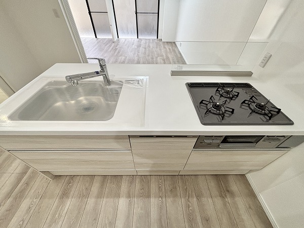 パインクレスト信濃町_ペニンシュラタイプのキッチンの写真