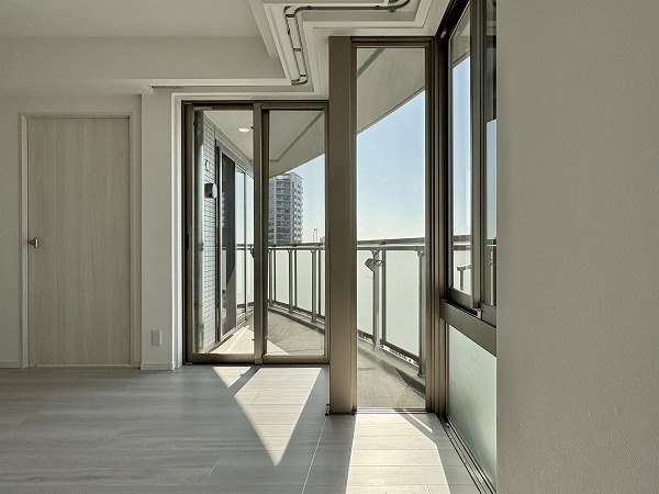 ドレッセ目黒インプレスタワー_リビングダイニングキッチン窓の写真1