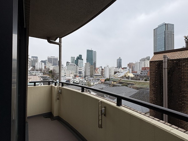 パルロイヤルアレフ赤坂_約11帖の洋室バルコニーの写真1