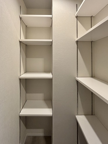 ユニーブル池袋リ・ノヴァス_大きなシューズインクローゼットの写真