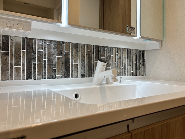 ユニーブル池袋リ・ノヴァス_お洒落な洗面化粧台の写真