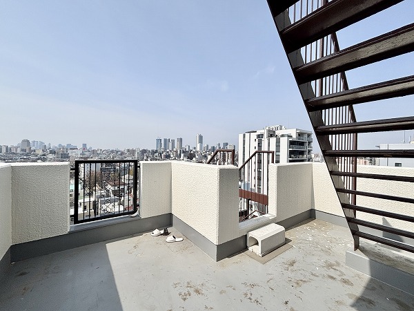 巣鴨第2SYマンション_広々としたバルコニーの写真