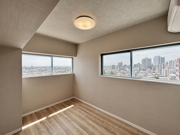 成宗マンション_広々とした洋室の写真