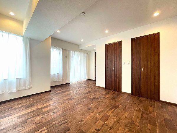 等々力グランドヒルズ_窓が大きい洋室の写真