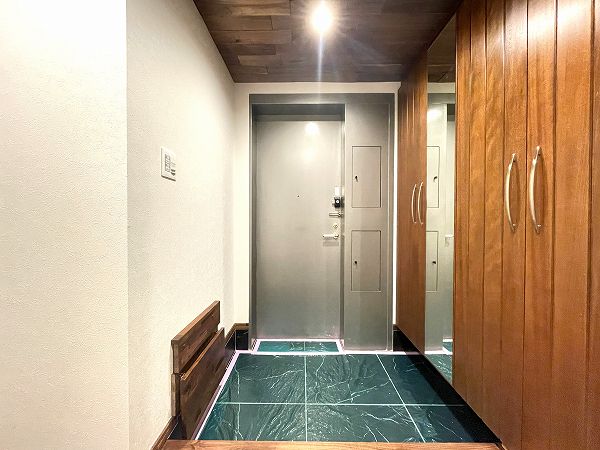 等々力グランドヒルズ_広々とした玄関廊下の写真