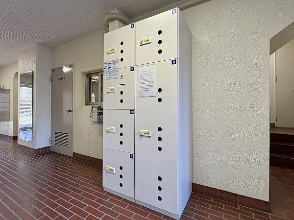 上用賀スカイマンション　宅配ボックスと管理人室