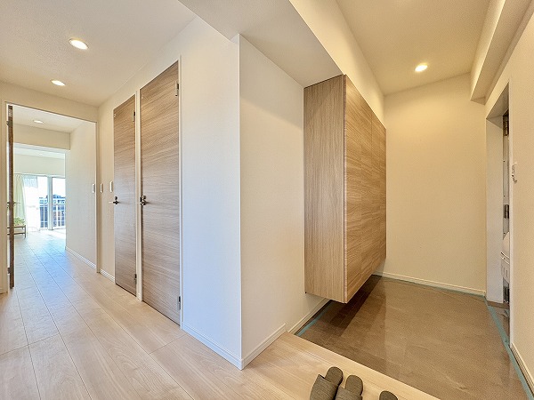 上用賀スカイマンション_リノベーション済みの玄関の写真