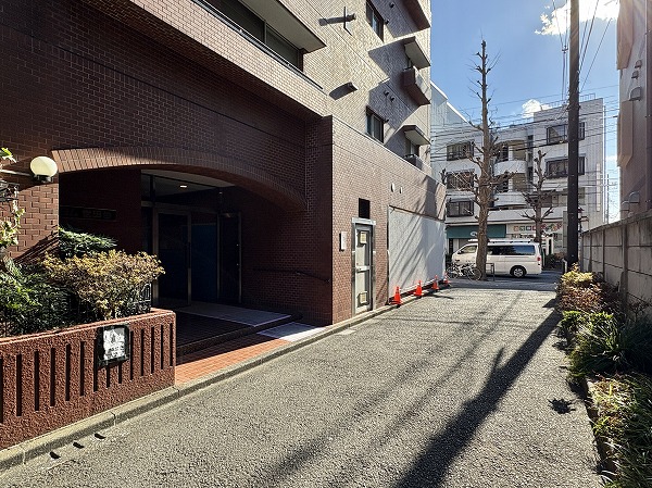 オータム世田谷　エントランス前