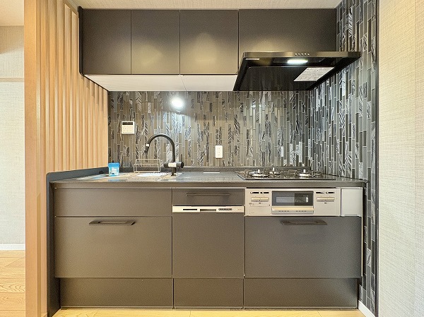 朝日中目黒マンション_お洒落なシステムキッチンの写真