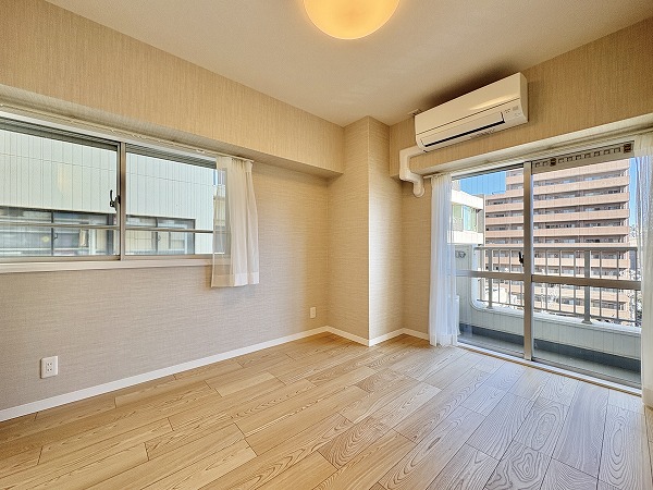 朝日中目黒マンション_二面採光の洋室の写真