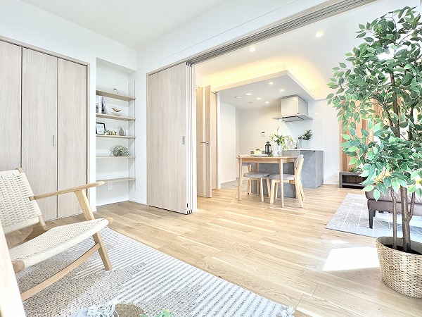 ザ・パームス代々木_メインルームと隣接し広々とした空間のお部屋の写真