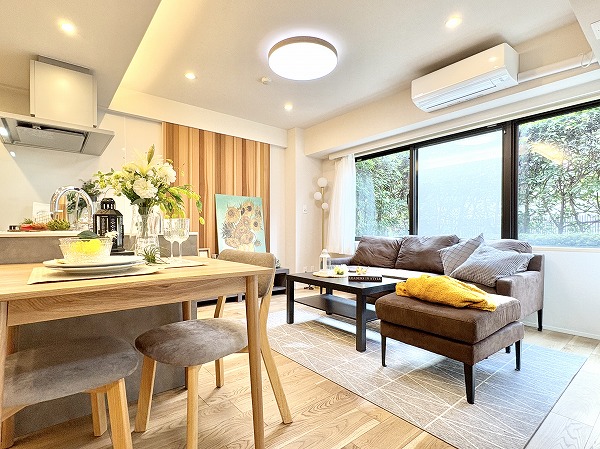 ザ・パームス代々木_広々としたリビングダイニングキッチンの写真