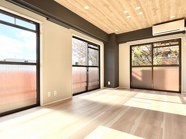 セザール上北沢_木目調デザインのナチュラルなお部屋の写真