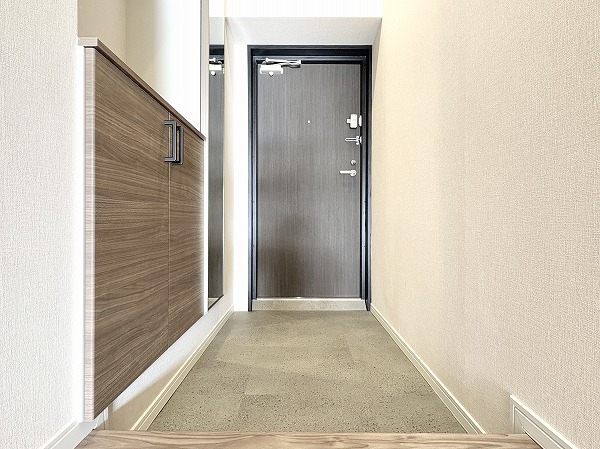 ネオコーポ芦花公園_シンプルな玄関の写真