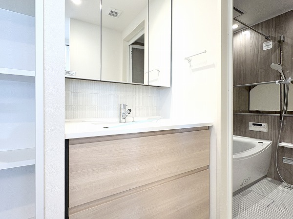 ルセージュ初台_お洒落な洗面化粧台の写真