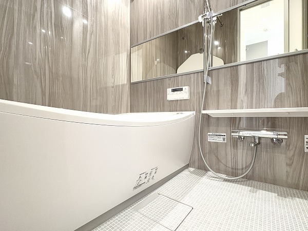 ルセージュ初台_温かみのあるバスルームの写真