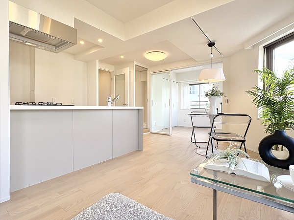 ルセージュ初台_広々としたリビングダイニングキッチンの写真