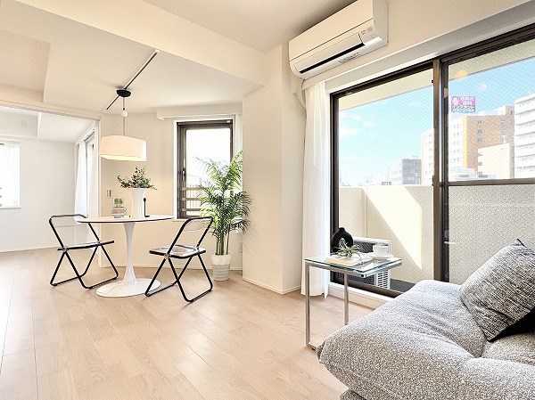 ルセージュ初台_窓が大きく通気性の良いお部屋の写真