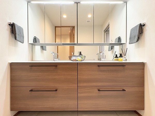 ヴェーゼント芦花公園_使い勝手の良さそうな独立洗面化粧台の写真