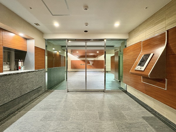 リビオ尾山台センシアハウス　地下1階エントランス