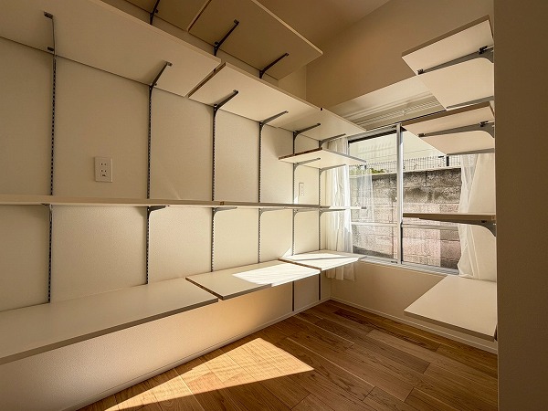 豊栄平町マンション_パントリーの写真