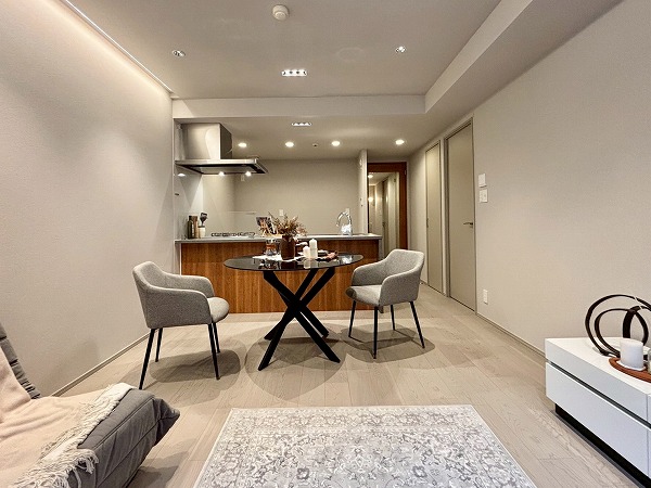 ファミール日本橋グランスイートプラザ_ゆとりあるリビングダイニングキッチンの写真