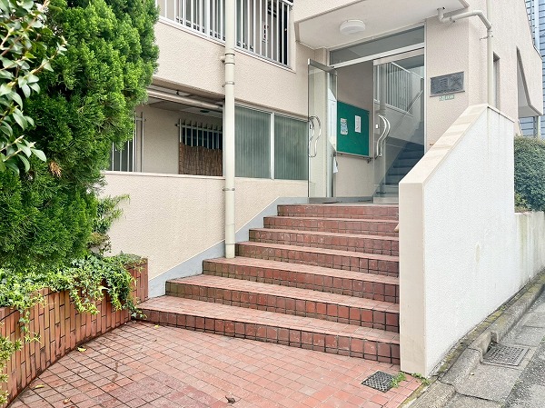 第2用賀ヒミコマンション　アプローチ