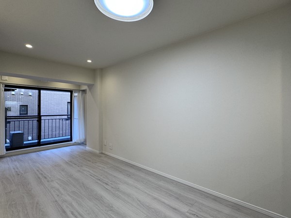 シャンボール南麻布_大きな窓があるお部屋の写真