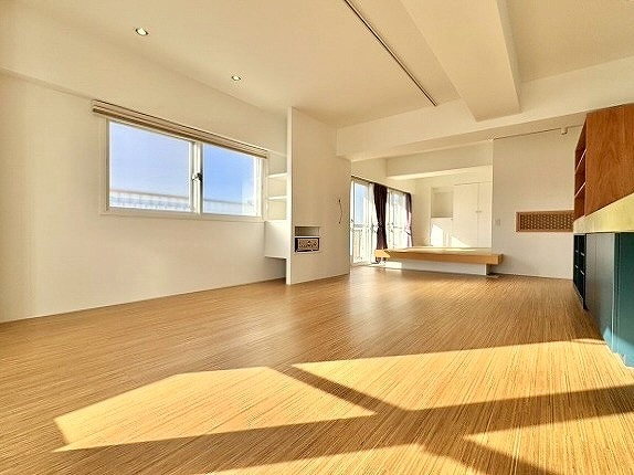 西荻台マンション_広々としたリビングダイニングの写真2