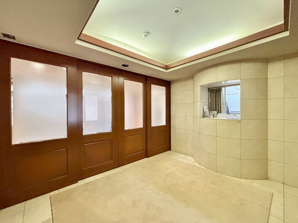 ヴェーゼント赤坂新坂 エントランス