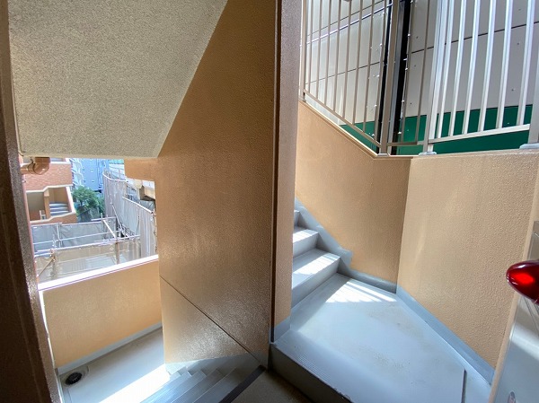 グランシティ三田三ノ橋_共用階段の写真
