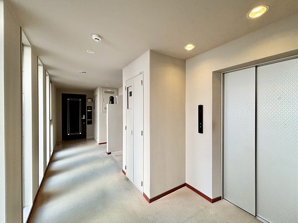 ヴェーゼント赤坂新坂 内廊下