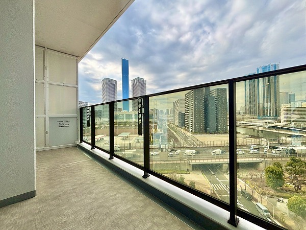 ベイサイドタワー晴海_広々としたバルコニーの写真