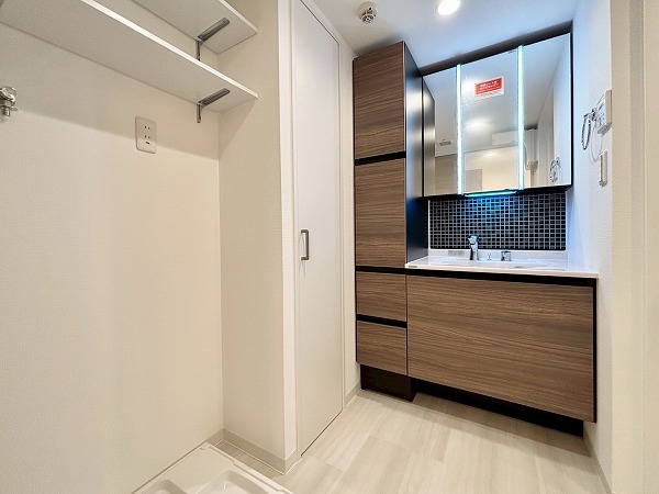 神宮前シティハウス_清潔感のあるパウダールームの写真