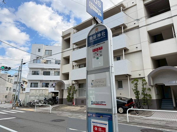 マンション前のバス停