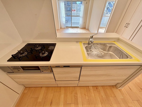 飯田橋第二パークファミリア_ペニンシュラタイプのキッチンの写真