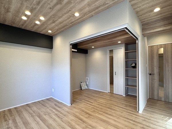 ゼームス坂パークハウス_メインルームと隣接する洋室の写真