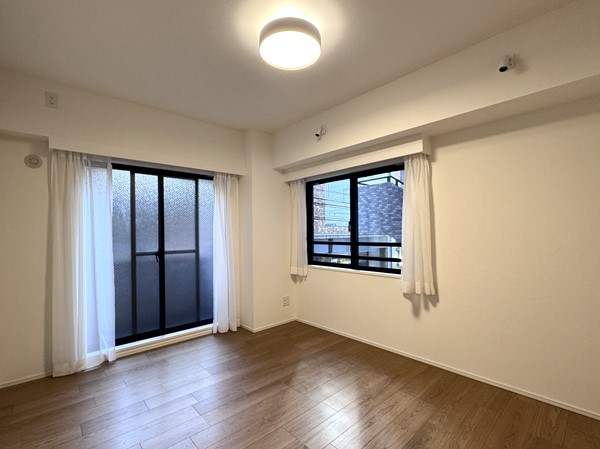 クレッセント目黒青葉台_二面採光の洋室の写真