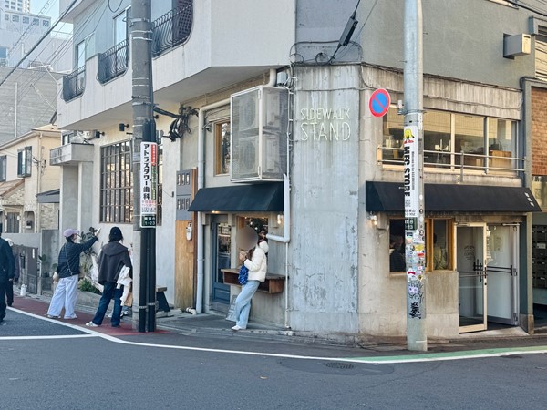 マンション近くのカフェ