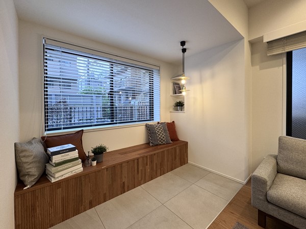 クレッセント目黒青葉台_お洒落なベンチの写真