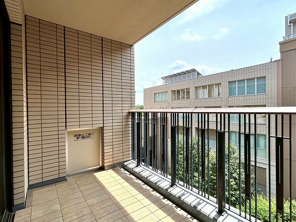 パークシティ浜田山　E棟_広々としたバルコニーの写真