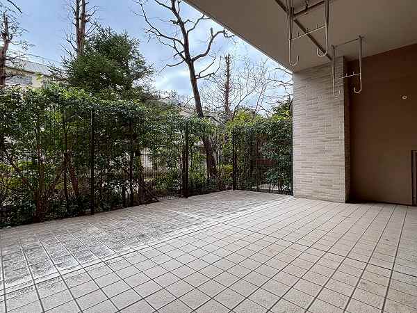 東京テラス_広々としたテラスの写真1