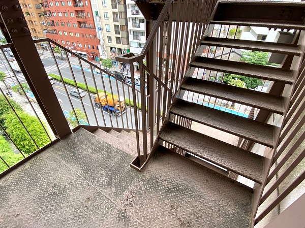 ジークレフ三田　外階段