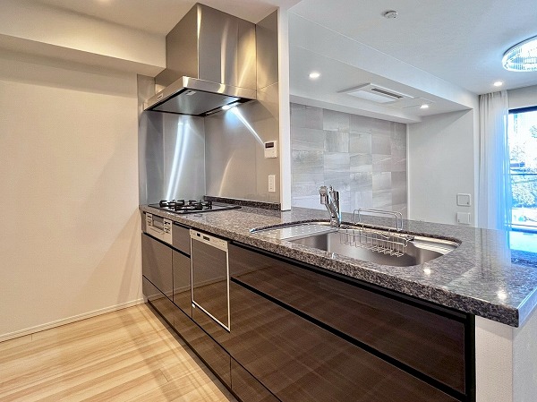 ガーデンヒルズ四ツ谷迎賓の森_セミオープンキッチンの写真