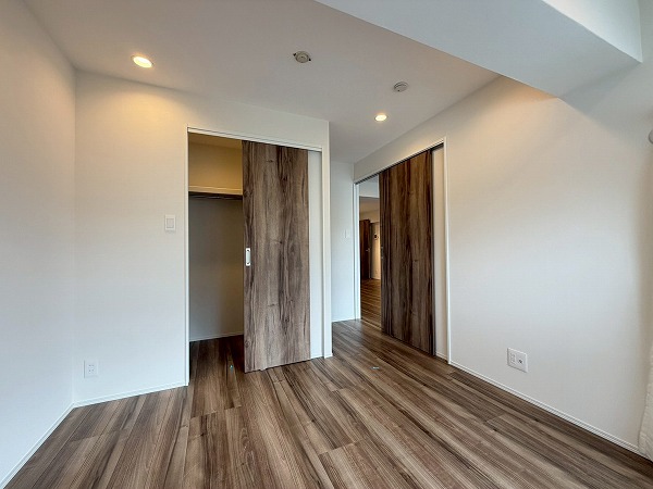 まんしょん中目黒_WIC付きの洋室の写真